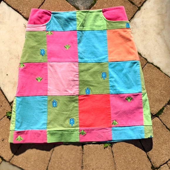 Lilly Pulitzer Dresses & Skirts - Lilly Pulitzer short skirt Great colors Velvet Turtles Bees Pockets Size 8